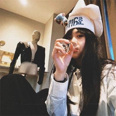 野犬撕碎了那女孩的白婚纱